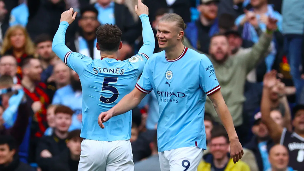  曼城三球完胜阿森纳，哈兰德双响创纪录  