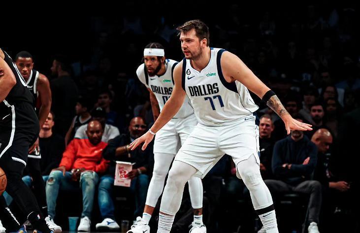  欧文40分对飙东契奇，独行侠险胜篮网  