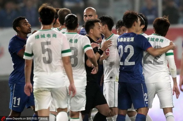  法兰克福主场两度领先遭狼堡扳平痛失好局