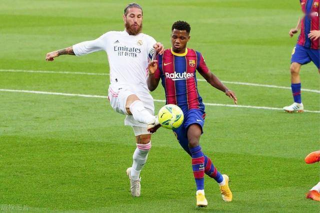  萨索洛进攻多点开花，客场三度领先险胜斯佩齐亚